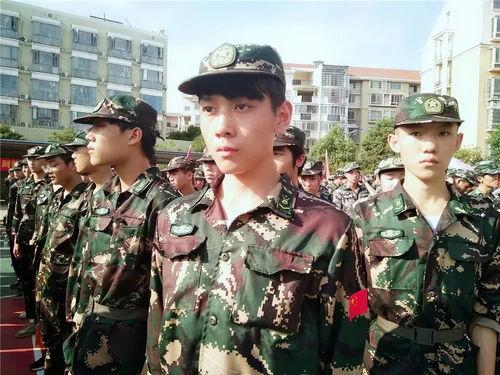 军训舞蹈吃瓜群,揭秘军营里的欢乐时光