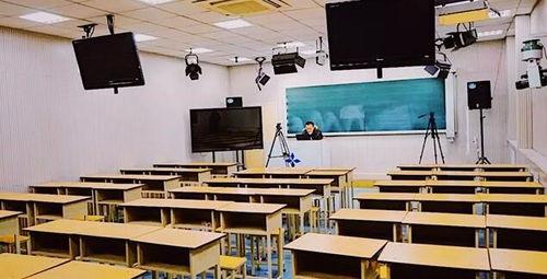 老师直播上课吃瓜,老师课堂瞬间成焦点