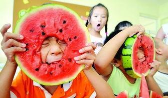 花瓣三姐妹吃瓜