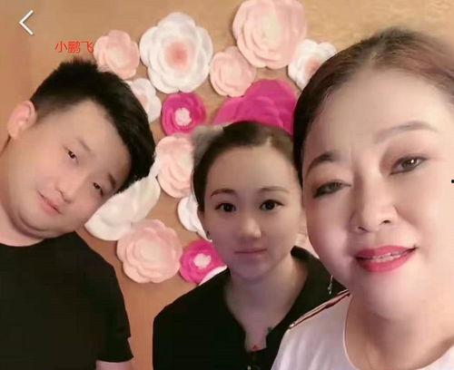 花瓣三姐妹吃瓜